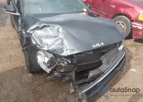 2025 Kia K4 Gt-Line из США, поврежденный, VIN 3KPFW4DE8SE142578